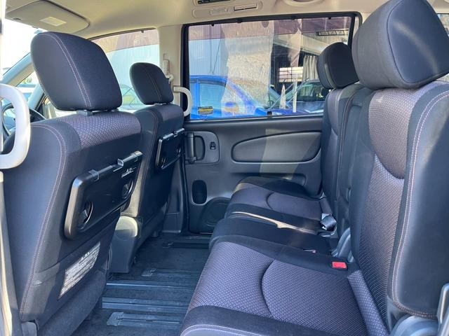 セレナ ハイウェイスター Vセレクション 4WD オートクルーズコントロール 両側電動スライドドア オートライト スマートキー 電動格納ミラー 3列シート CVT アルミホイール ミュージックプレイヤー接続可(9枚目)