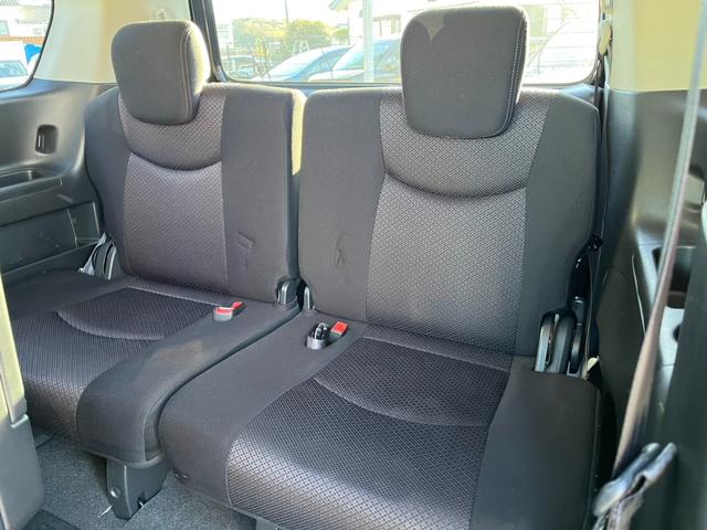 セレナ ハイウェイスター Vセレクション 4WD オートクルーズコントロール 両側電動スライドドア オートライト スマートキー 電動格納ミラー 3列シート CVT アルミホイール ミュージックプレイヤー接続可(10枚目)