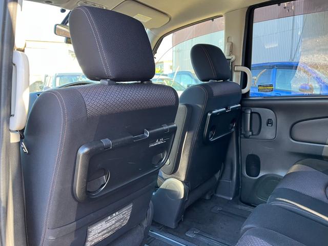 セレナ ハイウェイスター Vセレクション 4WD オートクルーズコントロール 両側電動スライドドア オートライト スマートキー 電動格納ミラー 3列シート CVT アルミホイール ミュージックプレイヤー接続可(11枚目)