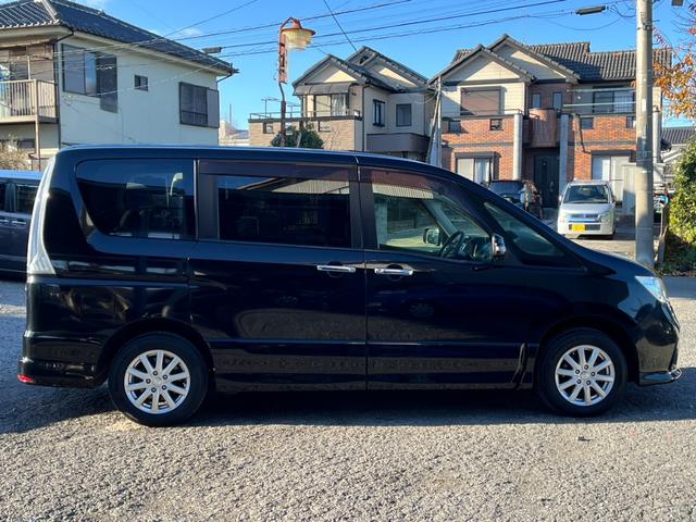 セレナ ハイウェイスター Vセレクション 4WD オートクルーズコントロール 両側電動スライドドア オートライト スマートキー 電動格納ミラー 3列シート CVT アルミホイール ミュージックプレイヤー接続可(14枚目)