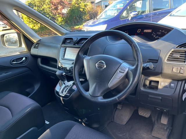 セレナ ハイウェイスター Vセレクション 4WD オートクルーズコントロール 両側電動スライドドア オートライト スマートキー 電動格納ミラー 3列シート CVT アルミホイール ミュージックプレイヤー接続可(26枚目)