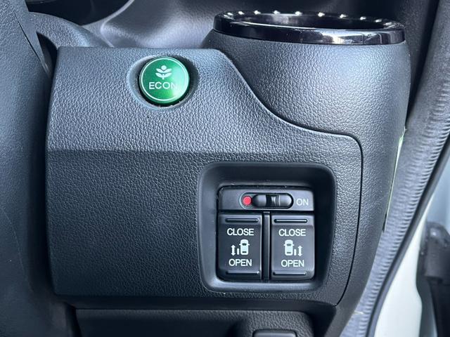 N-BOXカスタム G ターボSSパッケージ 4WD バックカメラ 両側電動スライドドア ナビ TV クリアランスソナー オートクルーズコントロール オートライト HID スマートキー アイドリングストップ ベンチシート CVT 盗難防止システム(4枚目)