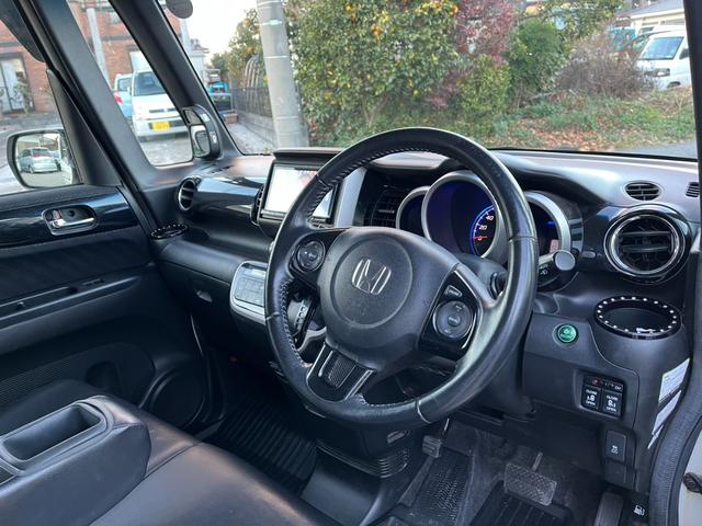 N-BOXカスタム G ターボSSパッケージ 4WD バックカメラ 両側電動スライドドア ナビ TV クリアランスソナー オートクルーズコントロール オートライト HID スマートキー アイドリングストップ ベンチシート CVT 盗難防止システム(9枚目)