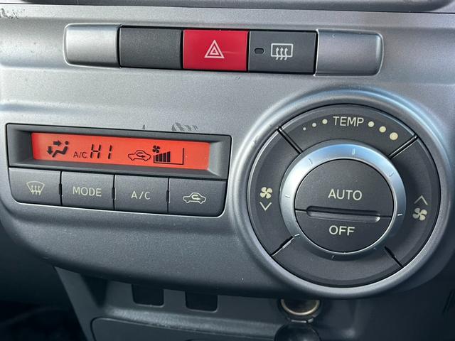 タント カスタムRS 電動スライドドア HID スマートキー ベンチシート ターボ CVT 盗難防止システム ABS CD アルミホイール 衝突安全ボディ エアコン パワーステアリング パワーウィンドウ(4枚目)