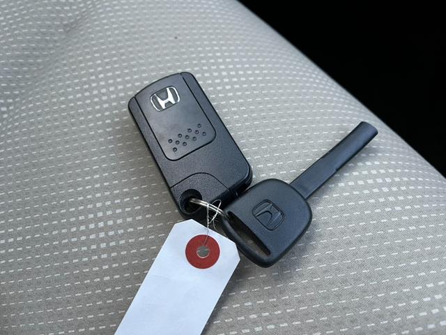 フィット 13G・スマートセレクション スマートキー CVT 盗難防止システム 衝突安全ボディ ABS CD ミュージックプレイヤー接続可 エアコン パワーステアリング パワーウィンドウ(7枚目)