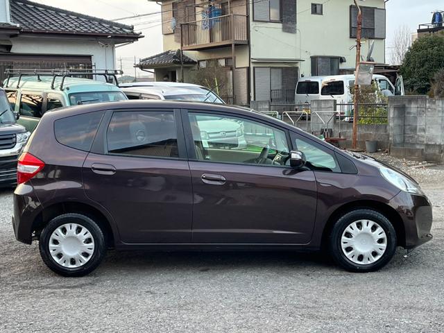 フィット 13G・スマートセレクション スマートキー CVT 盗難防止システム 衝突安全ボディ ABS CD ミュージックプレイヤー接続可 エアコン パワーステアリング パワーウィンドウ(14枚目)