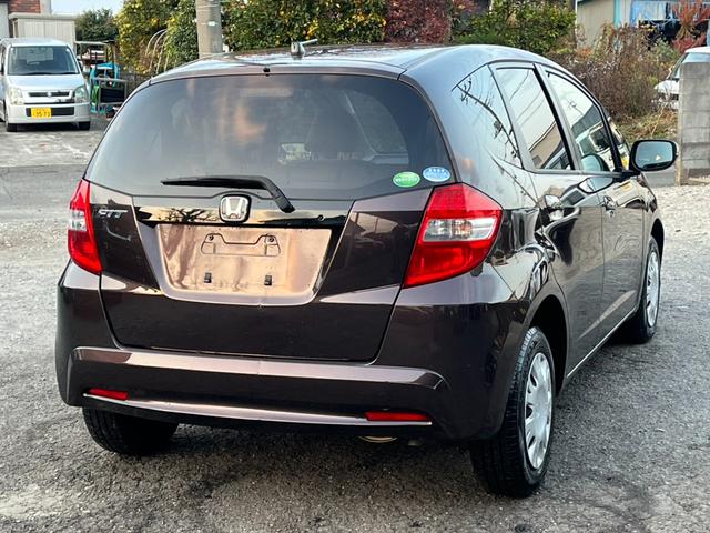 フィット 13G・スマートセレクション スマートキー CVT 盗難防止システム 衝突安全ボディ ABS CD ミュージックプレイヤー接続可 エアコン パワーステアリング パワーウィンドウ(15枚目)