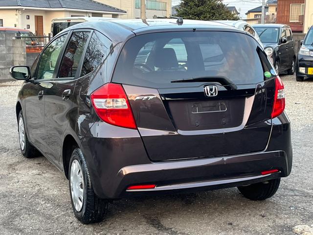 フィット 13G・スマートセレクション スマートキー CVT 盗難防止システム 衝突安全ボディ ABS CD ミュージックプレイヤー接続可 エアコン パワーステアリング パワーウィンドウ(17枚目)