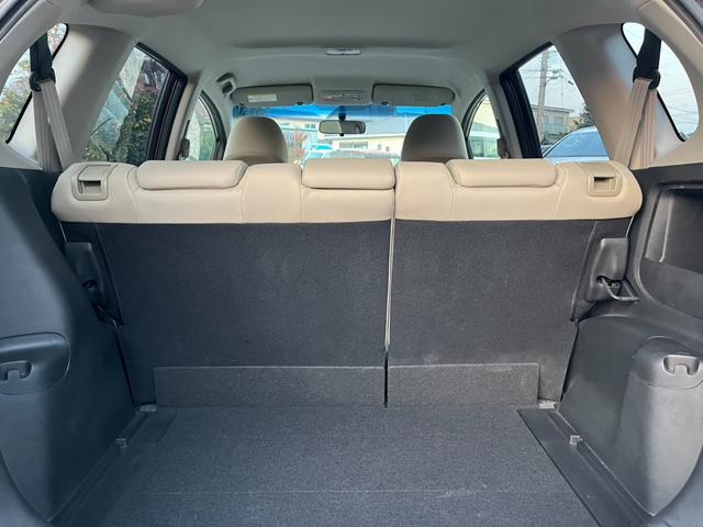 フィット 13G・スマートセレクション スマートキー CVT 盗難防止システム 衝突安全ボディ ABS CD ミュージックプレイヤー接続可 エアコン パワーステアリング パワーウィンドウ(19枚目)