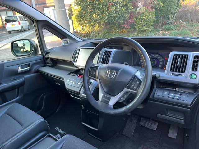 ステップワゴンスパーダ Z クールスピリット バックカメラ ナビ TV オートクルーズコントロール 両側電動スライドドア オートライト HID スマートキー アイドリングストップ 3列シート CVT アルミホイール USB(2枚目)