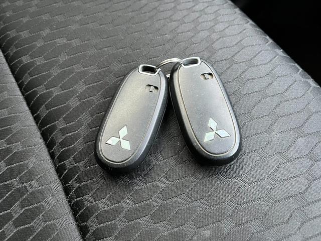 デリカＤ：２ カスタムハイブリッドＳＶ　ナビパッケージ　オートクルーズコントロール　衝突被害軽減システム　ＬＥＤヘッドランプ　スマートキー　ＡＴ　盗難防止システム　衝突安全ボディ　ＡＢＳ　ＥＳＣ　エアコン　パワーステアリング　パワーウィンドウ（9枚目）