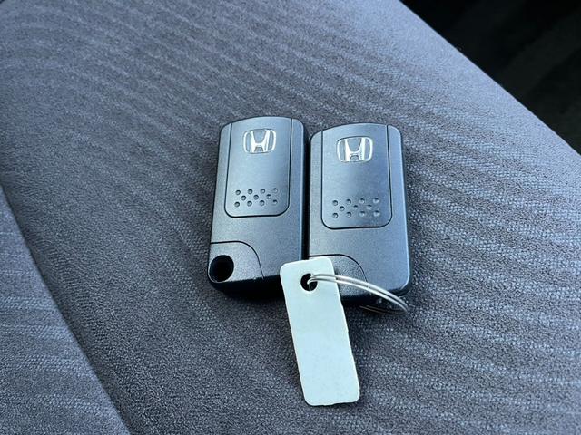 オデッセイ L ETC 全周囲カメラ ナビ オートクルーズコントロール オートライト HID スマートキー 3列シート CVT アルミホイール 盗難防止システム 衝突安全ボディ ABS ESC エアコン(11枚目)