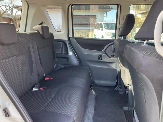 ソリオ Ｇリミテッド　バックカメラ　ナビ　ＴＶ　両側スライド・片側電動　スマートキー　ＣＶＴ　ＣＤ　ＵＳＢ　Ｂｌｕｅｔｏｏｔｈ　盗難防止システム　衝突安全ボディ　ＡＢＳ　ＥＳＣ　エアコン　パワーステアリング（11枚目）