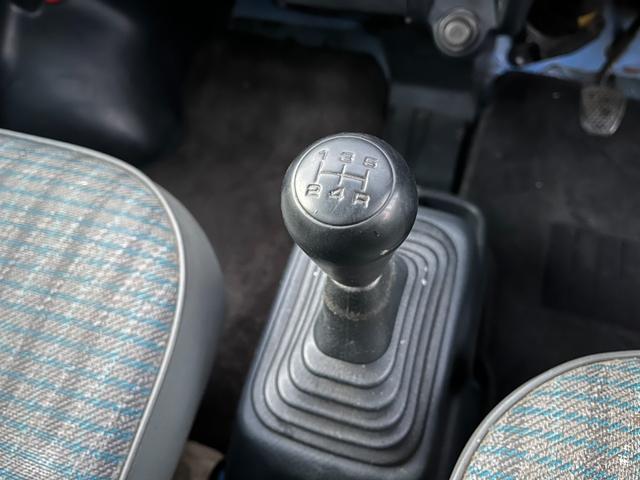 アクティトラック ＳＤＸ　４ＷＤ　ＭＴ　アルミホイール　運転席エアバッグ　ＣＤ　ミュージックプレイヤー接続可（3枚目）