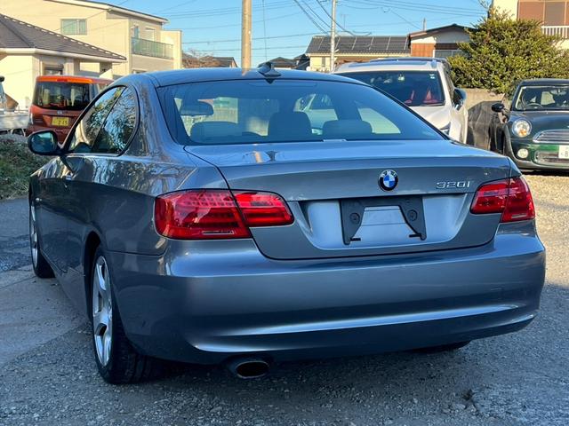 ３シリーズ ３２０ｉ　ハイラインパッケージ　ナビ　ＡＴ　オートライト　ＨＩＤ　スマートキー　アルミホイール　盗難防止システム　ＡＢＳ　エアコン　パワーステアリング　パワーウィンドウ（17枚目）