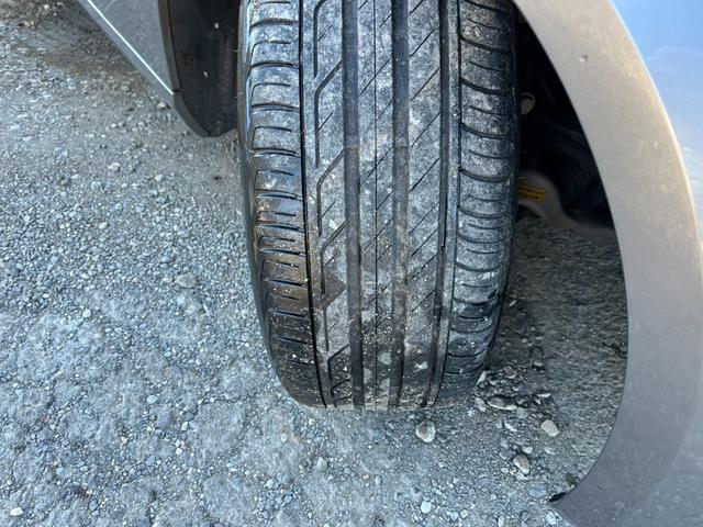 ３シリーズ ３２０ｉ　ハイラインパッケージ　ナビ　ＡＴ　オートライト　ＨＩＤ　スマートキー　アルミホイール　盗難防止システム　ＡＢＳ　エアコン　パワーステアリング　パワーウィンドウ（20枚目）