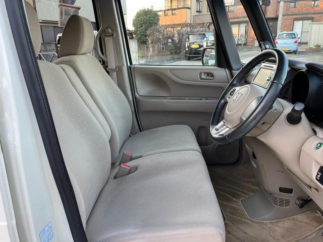 Ｎ－ＢＯＸ Ｇ・Ｌパッケージ　両側スライド・片側電動　ナビ　ＴＶ　スマートキー　アイドリングストップ　ベンチシート　ＣＶＴ　盗難防止システム　ＡＢＳ　ＥＳＣ　　ＵＳＢ　衝突安全ボディ　エアコン　パワーステアリング（22枚目）