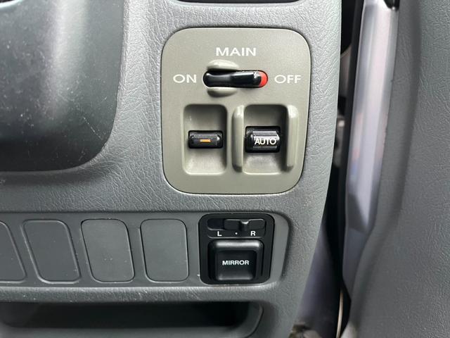 �p���[�E�B���h�E�̃X�C�b�`�ł���B�^�]�Ȃɋ��Ȃ��瑋���J���߂̃R���g���[���ł��܂���B