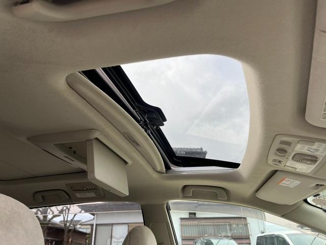 エスティマハイブリッド Ｇ　４ＷＤ　ナビ　オートクルーズコントロール　両側電動スライドドア　オートライト　ＨＩＤ　サンルーフ　スマートキー　電動格納ミラー　後席モニター　３列シート　ＣＶＴ（28枚目）