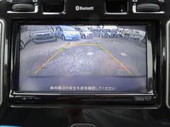 バックカメラも付いています。駐車の時に便利なのはもちろんの事、後方死角にいる子供たちに気が付くことができるので安心安全ですね 4