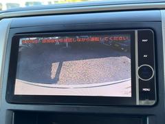バックカメラも付いています。駐車の時に便利なのはもちろんの事、後方死角にいる子供たちに気が付くことができるので安心安全ですね 4