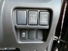 両側電動スライドドア装備！運転席よりボタン一つで開閉可能でございます。 7