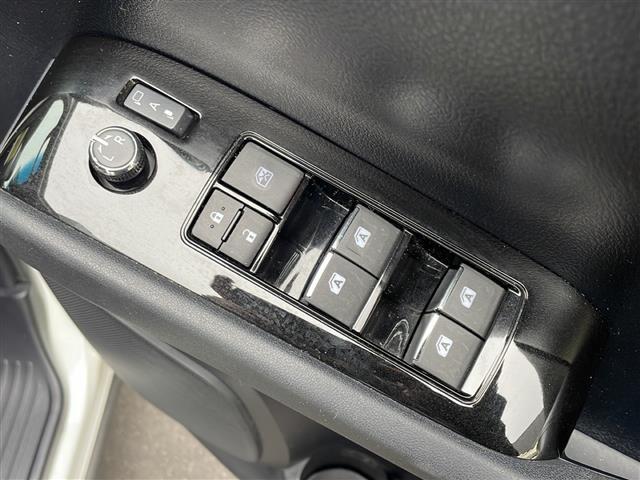 ２．５Ｓ　Ａパッケージ　純正９型ナビ　両側電動スライドドア　クルーズコントロール　コーナーセンサー　バックカメラ　ＥＴＣ　後席オートエアコン　後席オートエアコン　社外フロアマット　電動格納ミラー　純正１８インチアルミ　ＬＥＤ(29枚目)