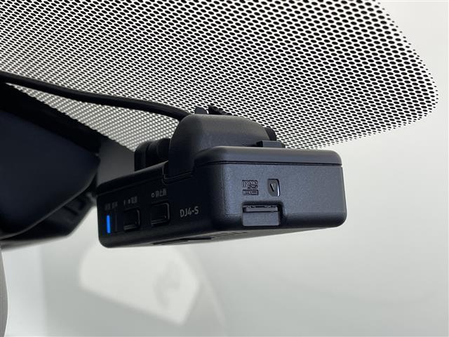 ノート ｅ－パワー　Ｘ　Ｖセレクション　純正メモリナビ　フルセグＴＶ　衝突被害軽減ブレーキ　レーンキープアシスト　アラウンドビューモニター　デジタルインナーミラー　前後コーナーセンサー　ドライブレコーダー　ＥＴＣ　ＬＥＤヘッドライト（11枚目）