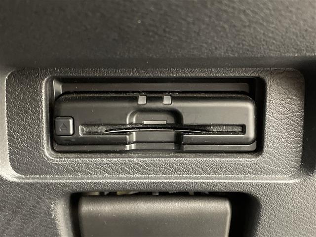 オーラ ニスモ ワンオーナー 純正メモリナビ 衝突被害軽減ブレーキ レーンキープアシスト ブラインドスポットモニター 前後コーナーセンサー ハーフレザーシート スマートルームミラー アラウンドビューモニター ETC(5枚目)