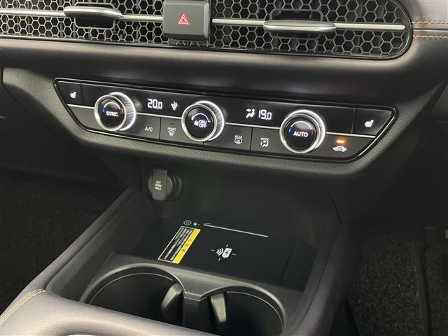 ZR-V e:HEV Z 純正ホンダコネクトディスプレイオーディオ(BT/FM/AM/フルセグTV) 全周囲カメラ ステアリングスイッチ ステアリングヒーター パドルシフト 置くだけ充電 D/Nパワーシート レザーシート(9枚目)