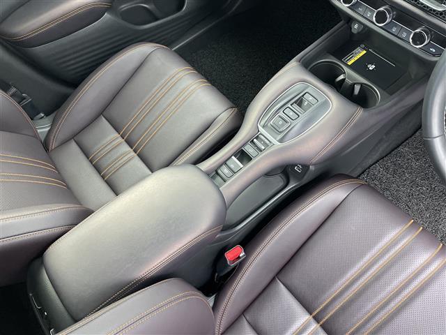 ZR-V e:HEV Z 純正ホンダコネクトディスプレイオーディオ(BT/FM/AM/フルセグTV) 全周囲カメラ ステアリングスイッチ ステアリングヒーター パドルシフト 置くだけ充電 D/Nパワーシート レザーシート(10枚目)