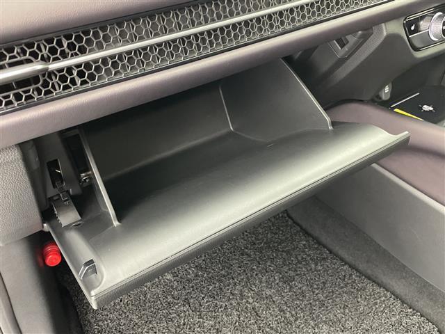 ZR-V e:HEV Z 純正ホンダコネクトディスプレイオーディオ(BT/FM/AM/フルセグTV) 全周囲カメラ ステアリングスイッチ ステアリングヒーター パドルシフト 置くだけ充電 D/Nパワーシート レザーシート(35枚目)