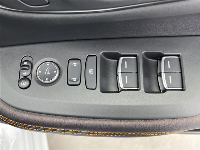 ZR-V e:HEV Z 純正ホンダコネクトディスプレイオーディオ(BT/FM/AM/フルセグTV) 全周囲カメラ ステアリングスイッチ ステアリングヒーター パドルシフト 置くだけ充電 D/Nパワーシート レザーシート(41枚目)