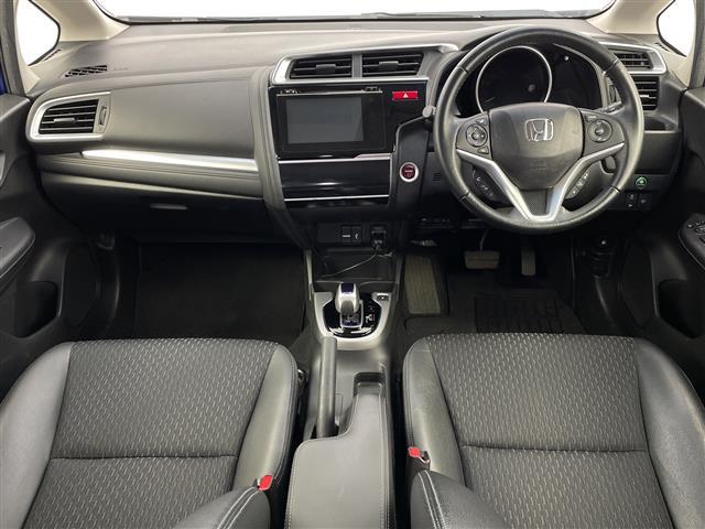 フィットハイブリッド Lパッケージ 純正ナビTV(CD/DVD/Bluetooth/フルセグTV/AM/FM/HDMI) 純正バックカメラ 社外ドライブレコーダー(VREC-DZ300)純正LEDオートライト 純正フロアマット(2枚目)