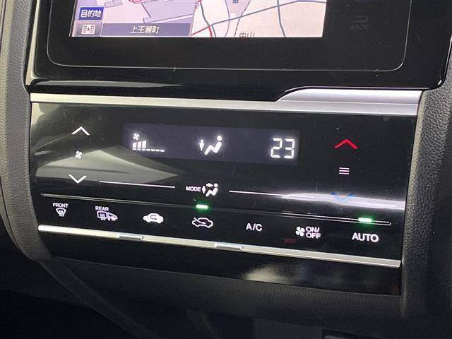 フィットハイブリッド Lパッケージ 純正ナビTV(CD/DVD/Bluetooth/フルセグTV/AM/FM/HDMI) 純正バックカメラ 社外ドライブレコーダー(VREC-DZ300)純正LEDオートライト 純正フロアマット(8枚目)