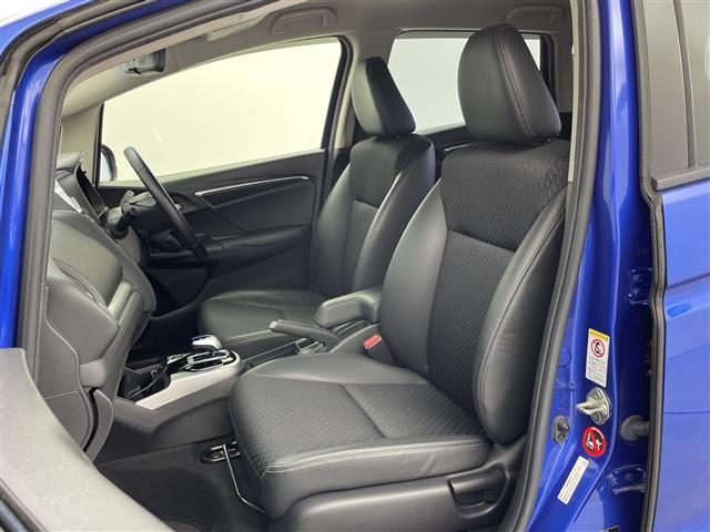 フィットハイブリッド Lパッケージ 純正ナビTV(CD/DVD/Bluetooth/フルセグTV/AM/FM/HDMI) 純正バックカメラ 社外ドライブレコーダー(VREC-DZ300)純正LEDオートライト 純正フロアマット(11枚目)