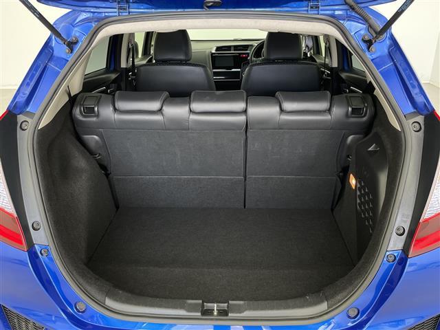 フィットハイブリッド Lパッケージ 純正ナビTV(CD/DVD/Bluetooth/フルセグTV/AM/FM/HDMI) 純正バックカメラ 社外ドライブレコーダー(VREC-DZ300)純正LEDオートライト 純正フロアマット(28枚目)