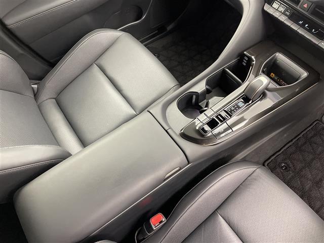 クラウンスポーツ Ｚ　純正１２．３インチナビ　両側シートヒーター　ブラインドスポットモニター（9枚目）