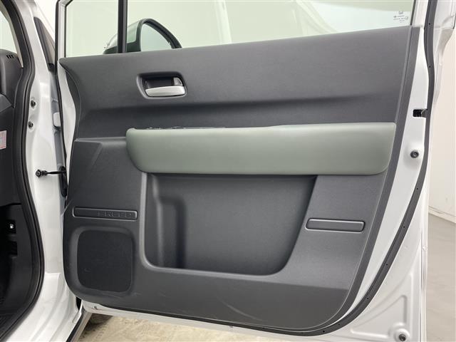 フリード e:HEVクロスター 純正ナビ/ホンダセンシング/ブラインドスポットインフォメーション/2列目6:4分割可倒式シート(ダブルフォールダウン機構付)/コンビシート(プライムスムースXファブリック)&専用インテリア(33枚目)