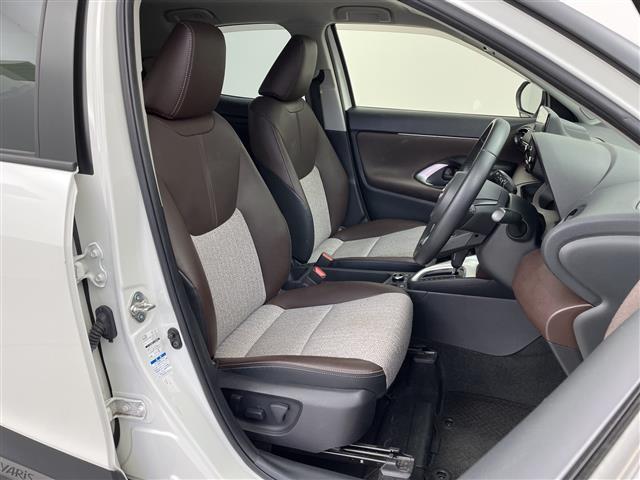 ヤリスクロス ハイブリッドZ 純正メモリナビ トヨタセーフティセンス 衝突被害軽減ブレーキ レーンキープアシスト レーダークルーズコントロール パワーシート シートヒーター ハーフレザーシート バックモニター ETC(11枚目)