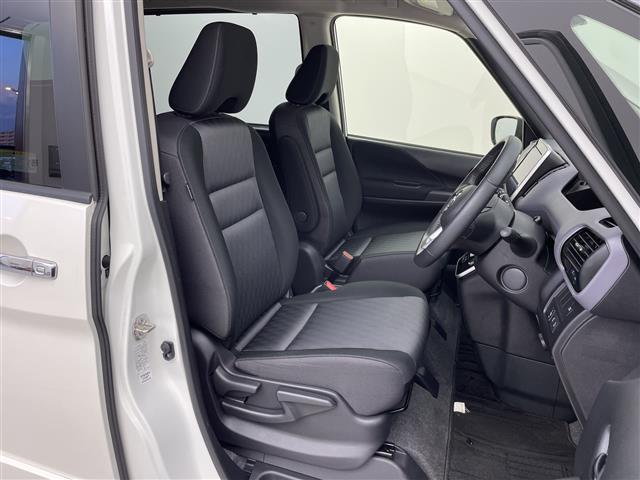 セレナ ｅ－パワー　ハイウェイスターＶ　プロパイロット　純正メモリナビ　セーフティパックＡ　衝突被害軽減ブレーキ　レーンキープアシスト　レーダークルーズコントロール　ブラインドスポットモニター　両側パワースライドドア　フリップダウンモニター（9枚目）