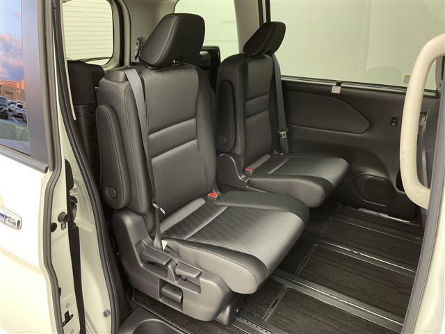 セレナ ｅ－パワー　ハイウェイスターＶ　プロパイロット　純正メモリナビ　セーフティパックＡ　衝突被害軽減ブレーキ　レーンキープアシスト　レーダークルーズコントロール　ブラインドスポットモニター　両側パワースライドドア　フリップダウンモニター（11枚目）