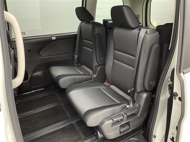 セレナ ｅ－パワー　ハイウェイスターＶ　プロパイロット　純正メモリナビ　セーフティパックＡ　衝突被害軽減ブレーキ　レーンキープアシスト　レーダークルーズコントロール　ブラインドスポットモニター　両側パワースライドドア　フリップダウンモニター（12枚目）