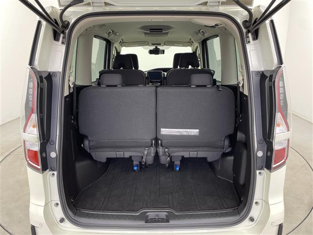 セレナ ｅ－パワー　ハイウェイスターＶ　プロパイロット　純正メモリナビ　セーフティパックＡ　衝突被害軽減ブレーキ　レーンキープアシスト　レーダークルーズコントロール　ブラインドスポットモニター　両側パワースライドドア　フリップダウンモニター（27枚目）