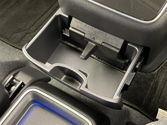 セレナ ｅ－パワー　ハイウェイスターＶ　プロパイロット　純正メモリナビ　セーフティパックＡ　衝突被害軽減ブレーキ　レーンキープアシスト　レーダークルーズコントロール　ブラインドスポットモニター　両側パワースライドドア　フリップダウンモニター（37枚目）