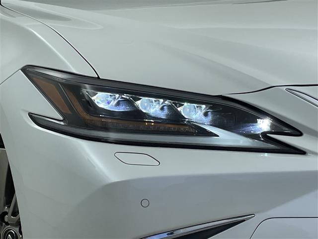 ＥＳ ＥＳ３００ｈ　バージョンＬ　純正ナビ　３眼ＬＥＤヘッドライト　ヘッドアップディスプレイ　シートヒーター　革シート　ＥＴＣ２．０　パワーシート　アラウンドビューモニター　ブラインドスポットモニター　純正アルミホイール　サンルーフ（16枚目）