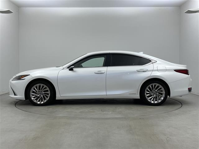 ＥＳ ＥＳ３００ｈ　バージョンＬ　純正ナビ　３眼ＬＥＤヘッドライト　ヘッドアップディスプレイ　シートヒーター　革シート　ＥＴＣ２．０　パワーシート　アラウンドビューモニター　ブラインドスポットモニター　純正アルミホイール　サンルーフ（22枚目）