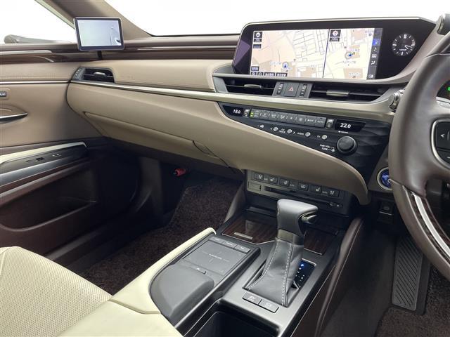 ＥＳ ＥＳ３００ｈ　バージョンＬ　純正ナビ　３眼ＬＥＤヘッドライト　ヘッドアップディスプレイ　シートヒーター　革シート　ＥＴＣ２．０　パワーシート　アラウンドビューモニター　ブラインドスポットモニター　純正アルミホイール　サンルーフ（28枚目）