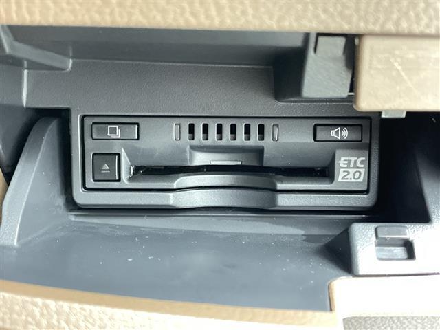 ＥＳ ＥＳ３００ｈ　バージョンＬ　純正ナビ　３眼ＬＥＤヘッドライト　ヘッドアップディスプレイ　シートヒーター　革シート　ＥＴＣ２．０　パワーシート　アラウンドビューモニター　ブラインドスポットモニター　純正アルミホイール　サンルーフ（41枚目）