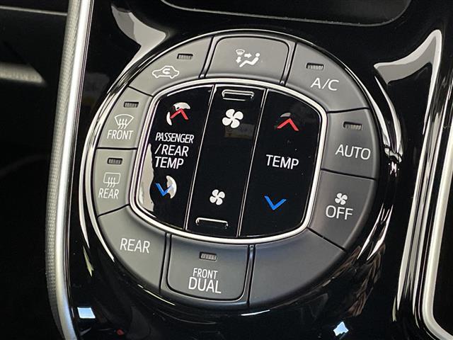 ヴォクシー ＺＳ　煌ＩＩＩ　純正メモリナビ　トヨタセーフティセンス　プリクラッシュセーフティ　レーンディパーチャーアラート　クルーズコントロール　前後クリアランスソナー　両側パワースライドドア　バックモニター　ＥＴＣ（8枚目）